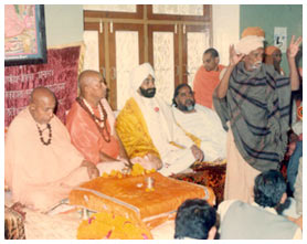 Pujya Prakashanand Ji